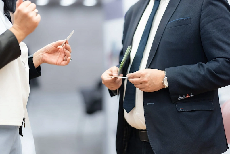 چه افرادی باید کارت بازرگانی خود را تمدید کنند؟